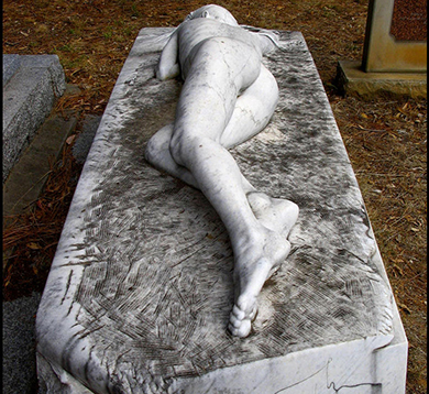 Piezas únicas de arte funerario en marmol.